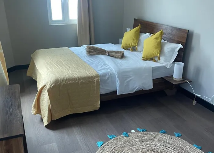 Phoenix Beach Apartments Sea View